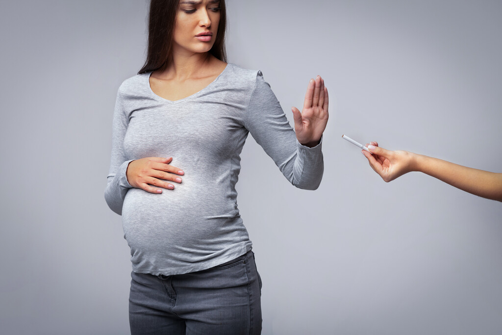 quais são os riscos de fumar na gravidez
